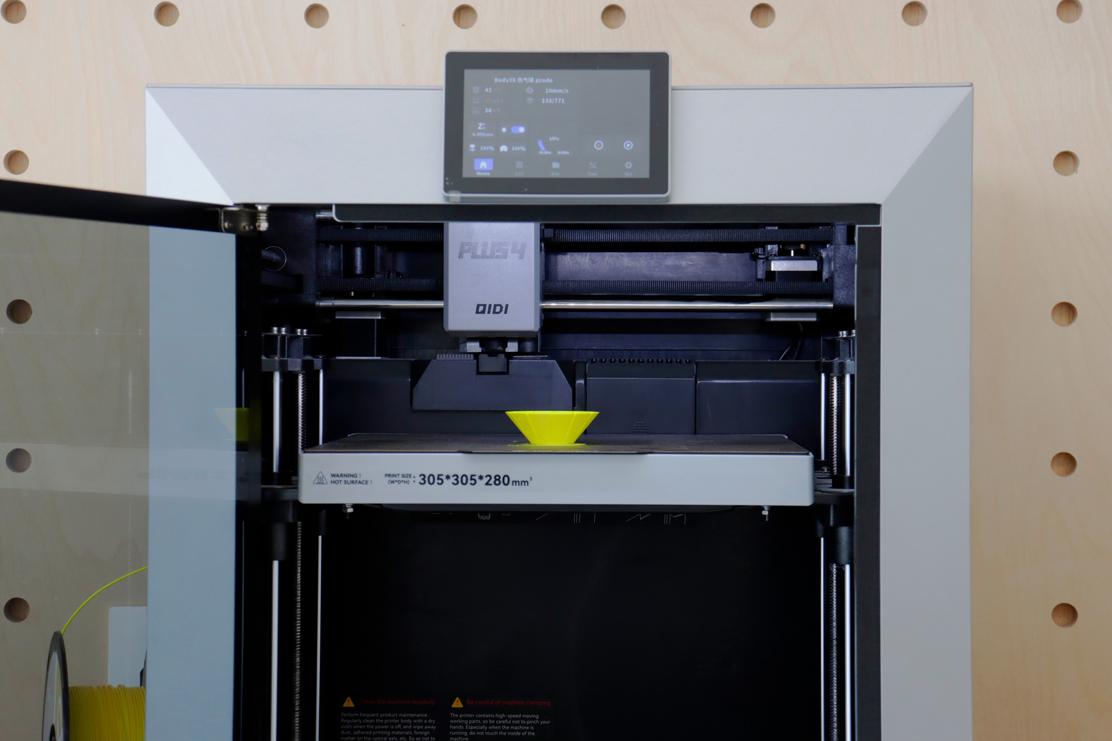 3D-Drucker mit vollständig metallischem Hotend, geeignet zum Drucken fortschrittlicher Filamente wie ABS, ASA und Polycarbonat.
